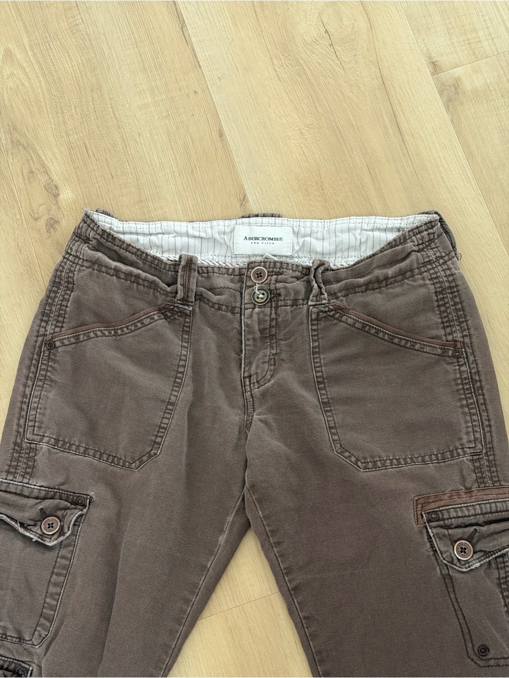 Abercrombie & Fitch Y2K Brown Cargo Utility Pants Women’s Size 4P 100% Cotton - Picture 4 of 5